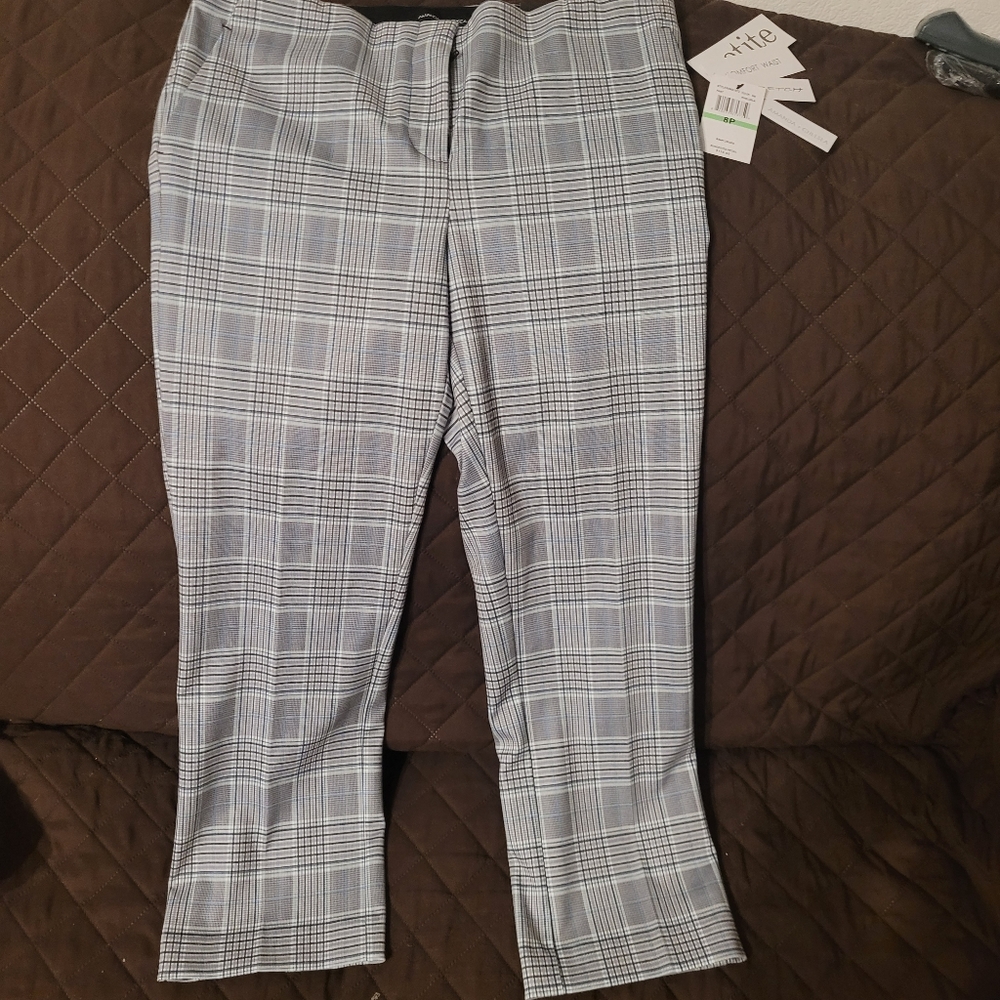 Amanda and Chelsea capris pants